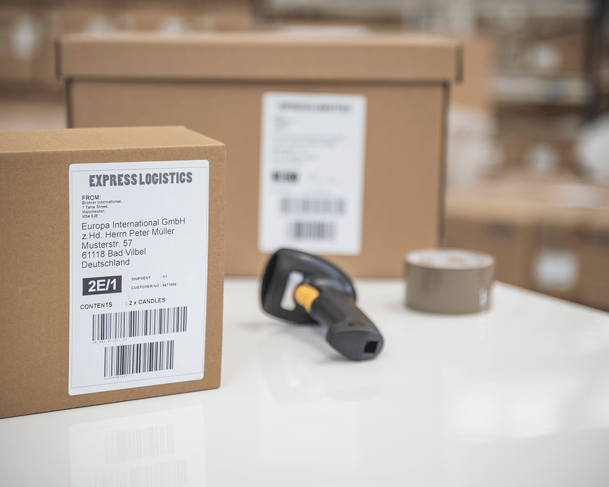 QL1100 etikettskriver for utskrift av leveranseetiketter i bredt format med strekkoder 4